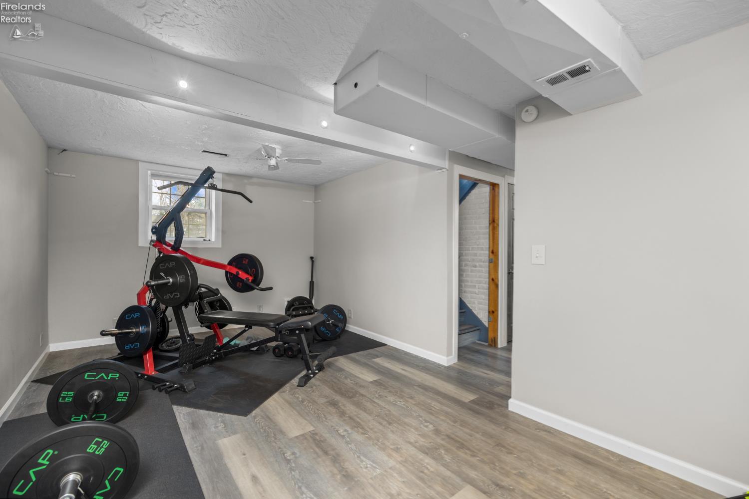 1121 Oakwood Drive