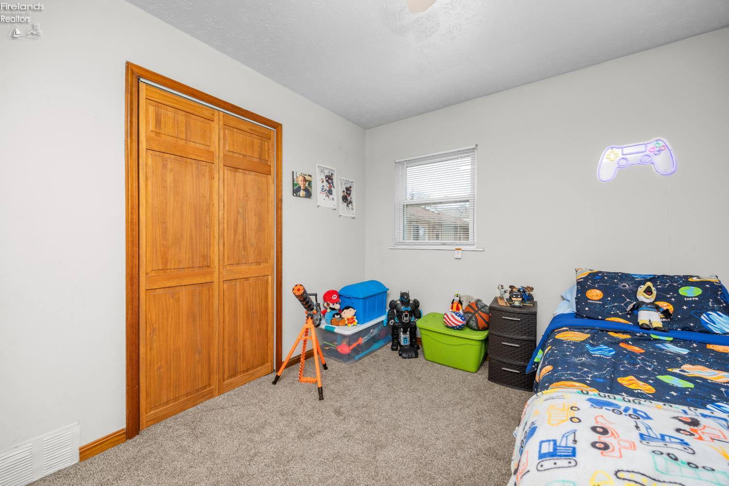 1121 Oakwood Drive