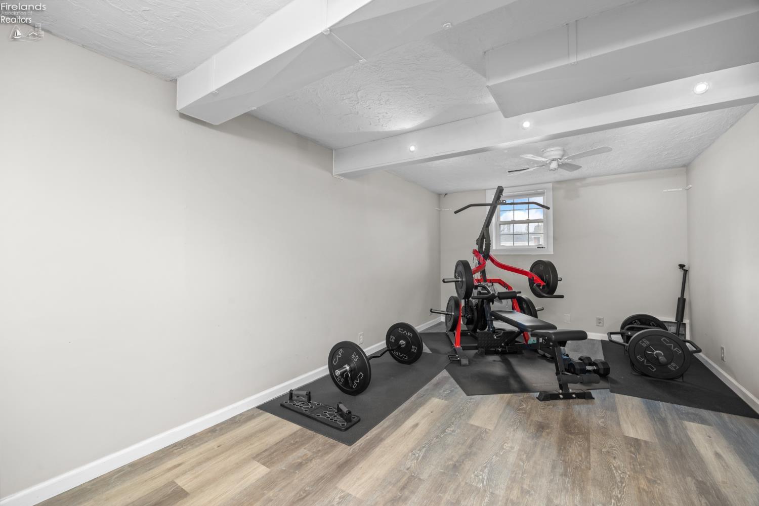 1121 Oakwood Drive