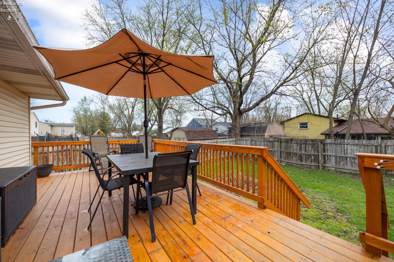 1121 Oakwood Drive