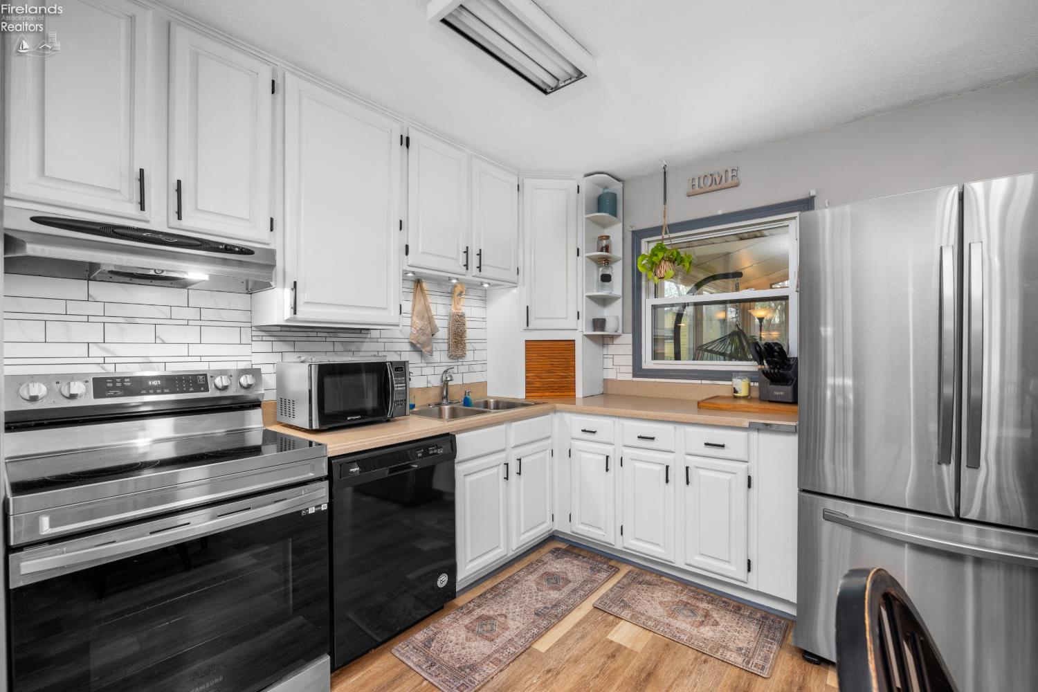 1121 Oakwood Drive