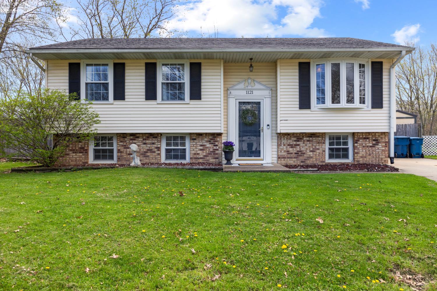 1121 Oakwood Drive