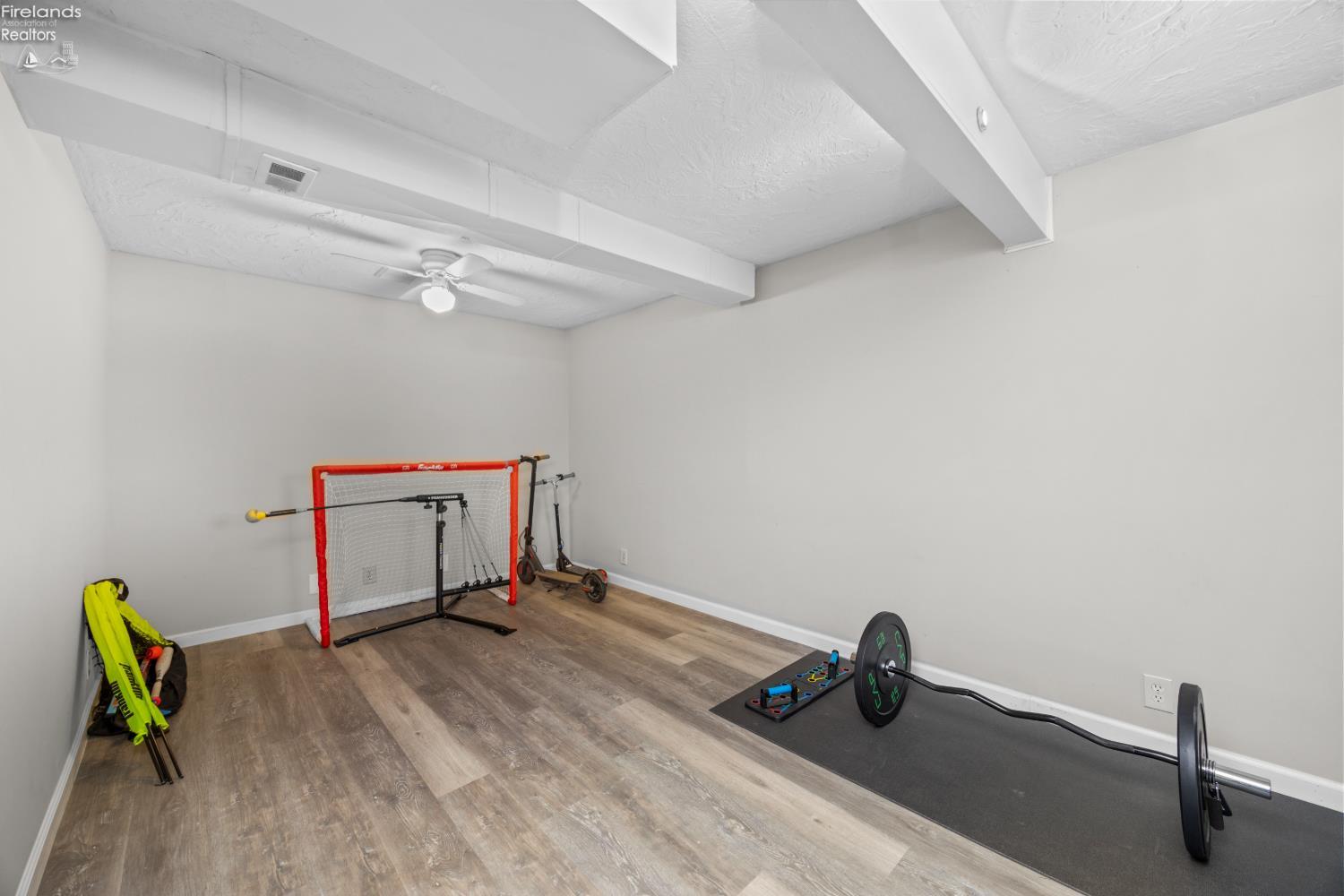 1121 Oakwood Drive