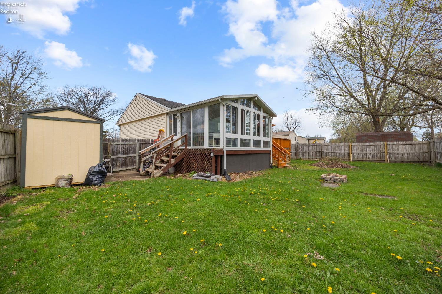 1121 Oakwood Drive