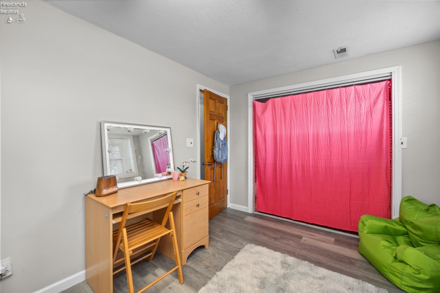 1121 Oakwood Drive