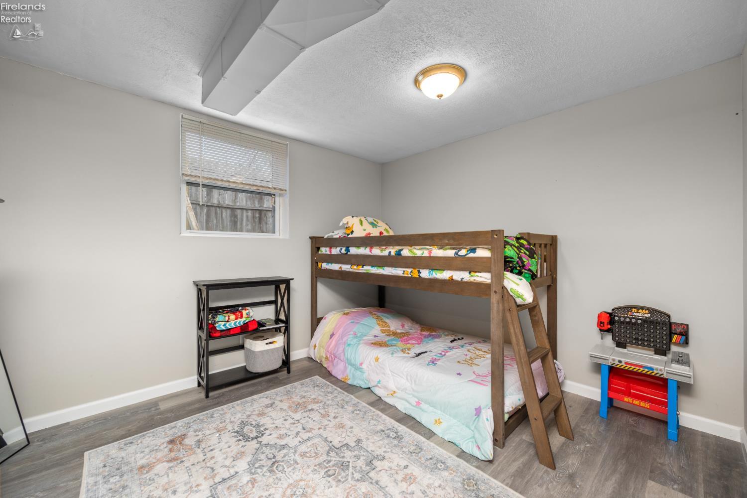 1121 Oakwood Drive
