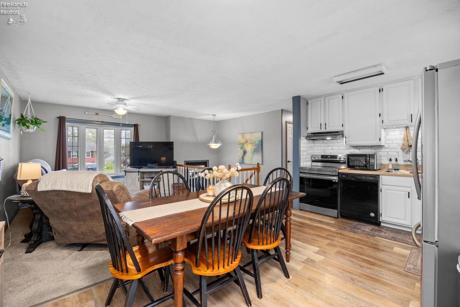 1121 Oakwood Drive