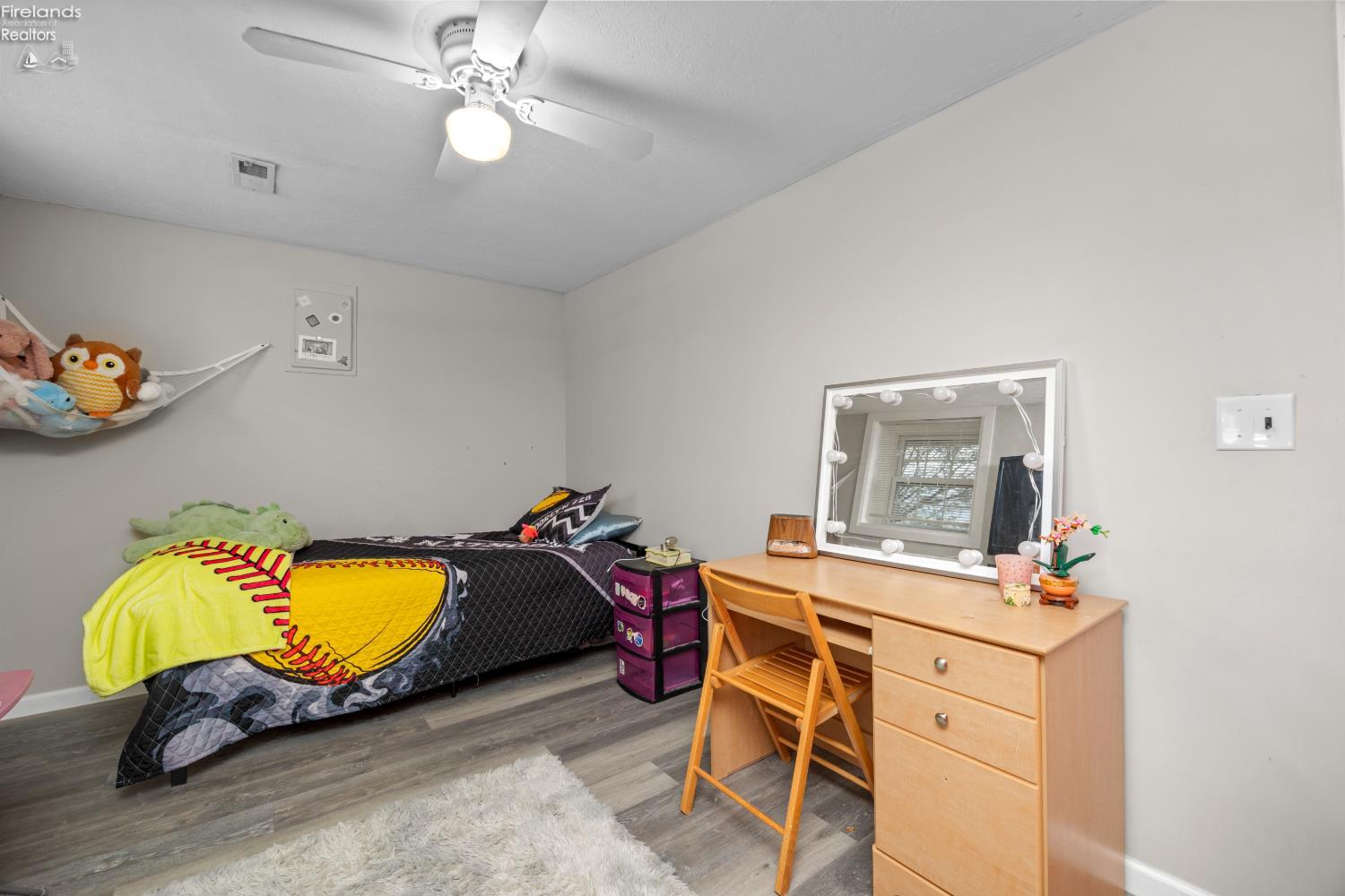 1121 Oakwood Drive
