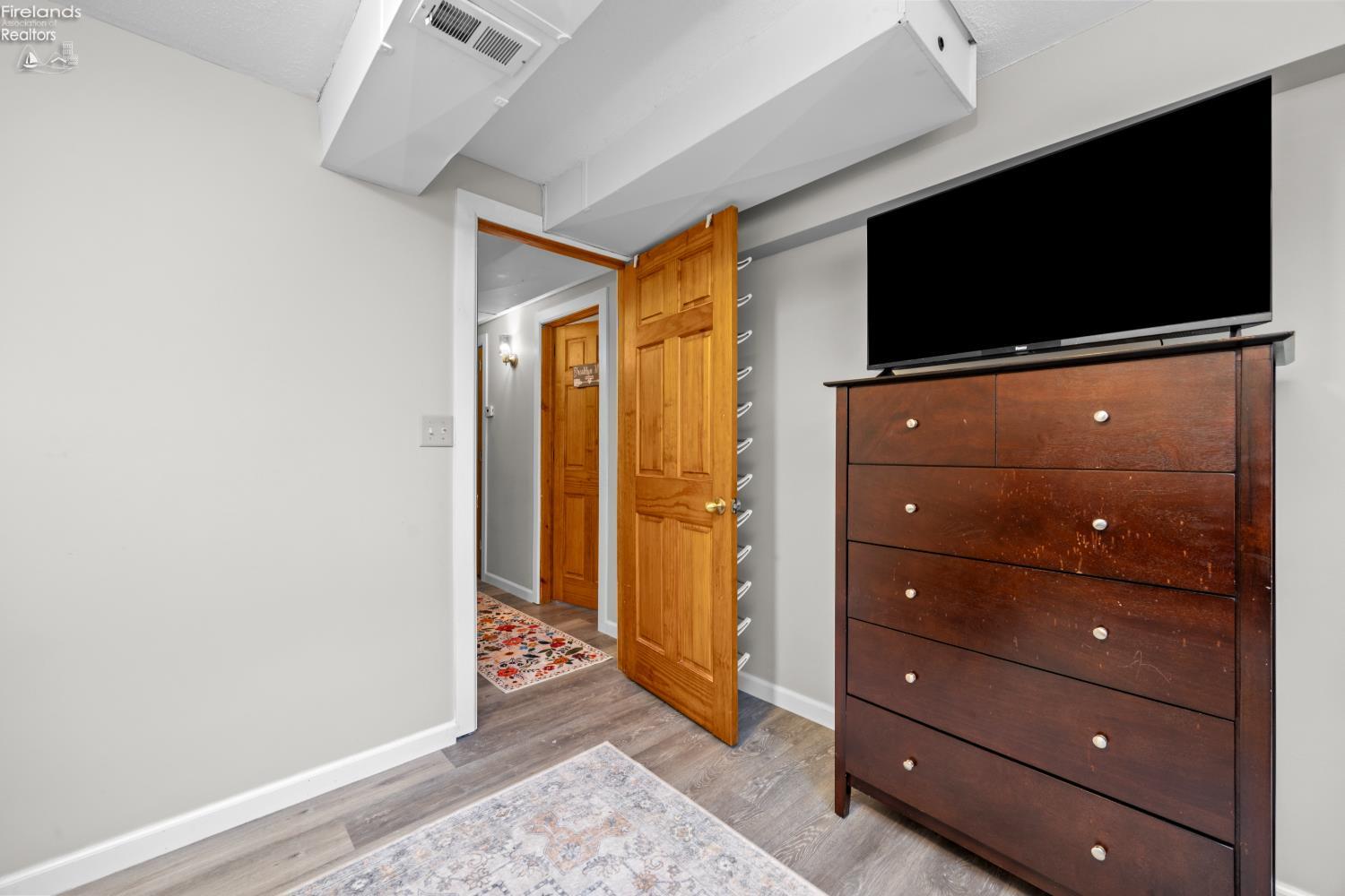 1121 Oakwood Drive