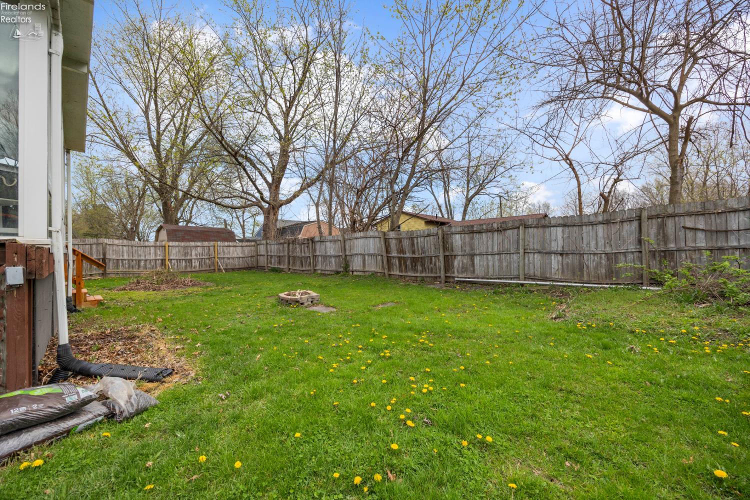 1121 Oakwood Drive