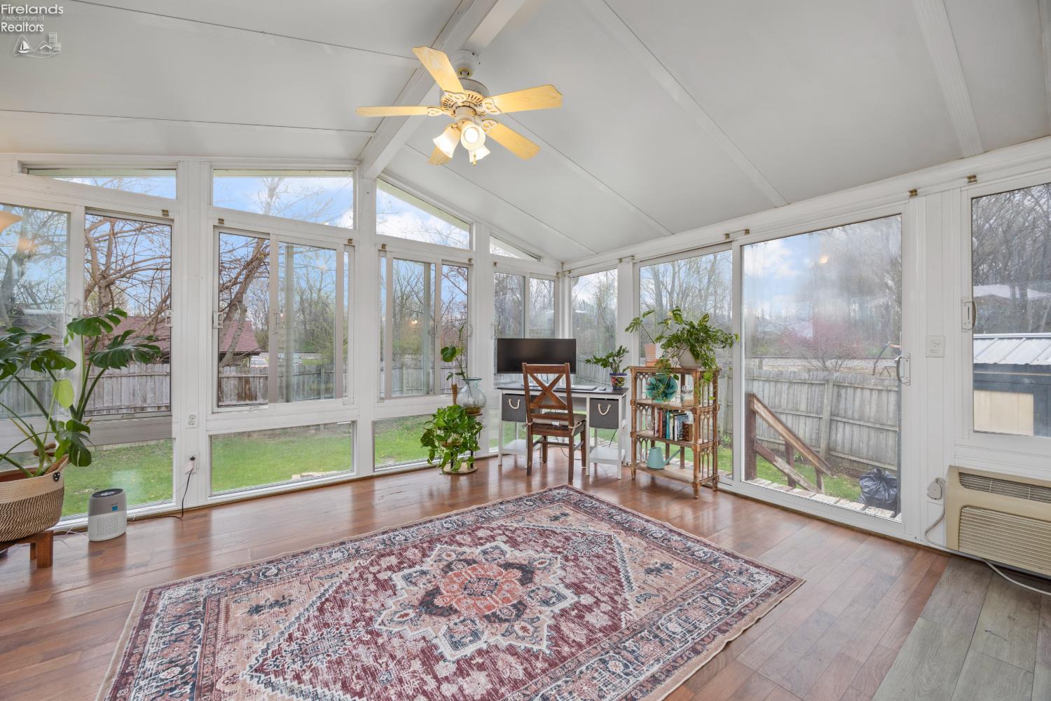 1121 Oakwood Drive