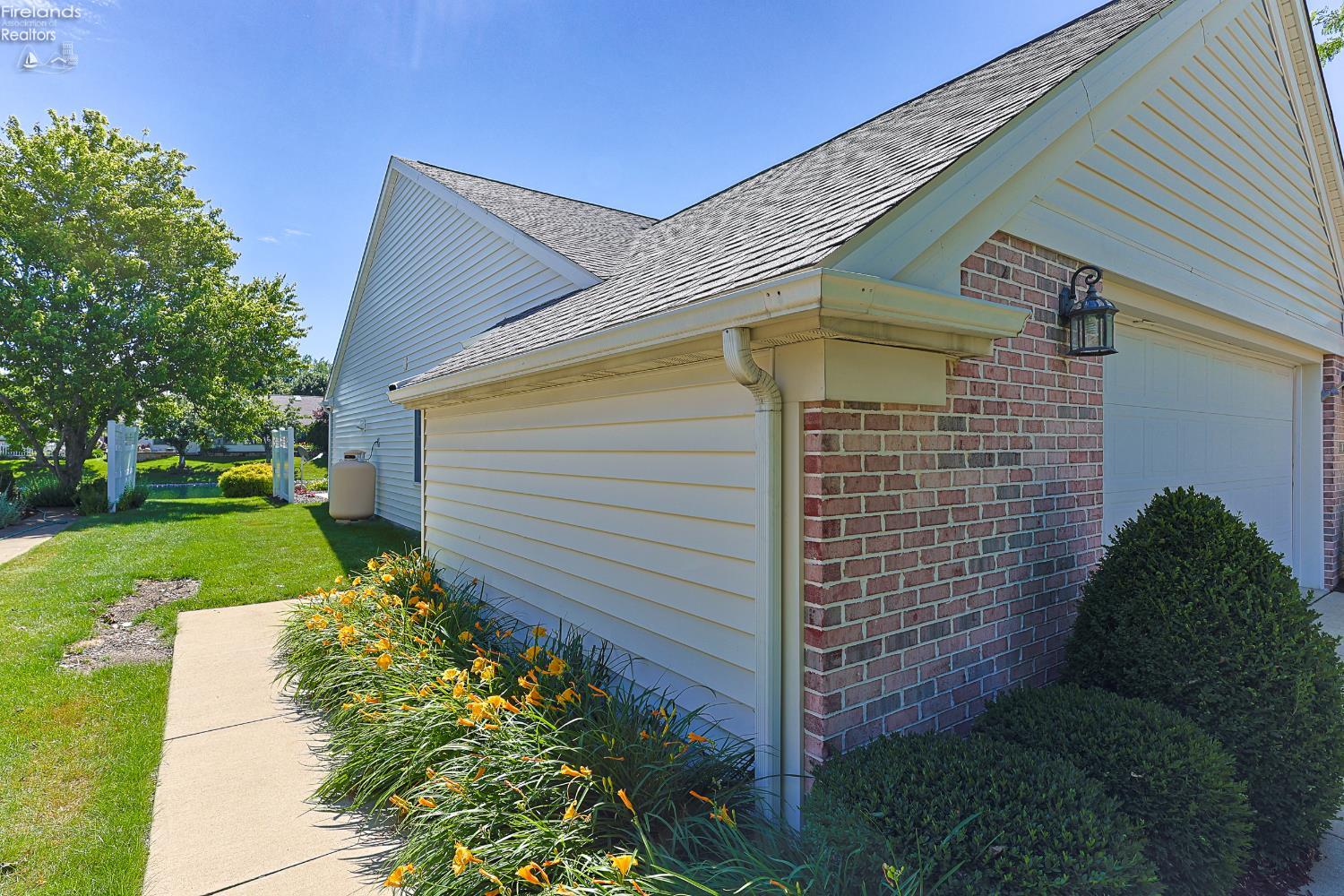 2116 Lakefield Drive