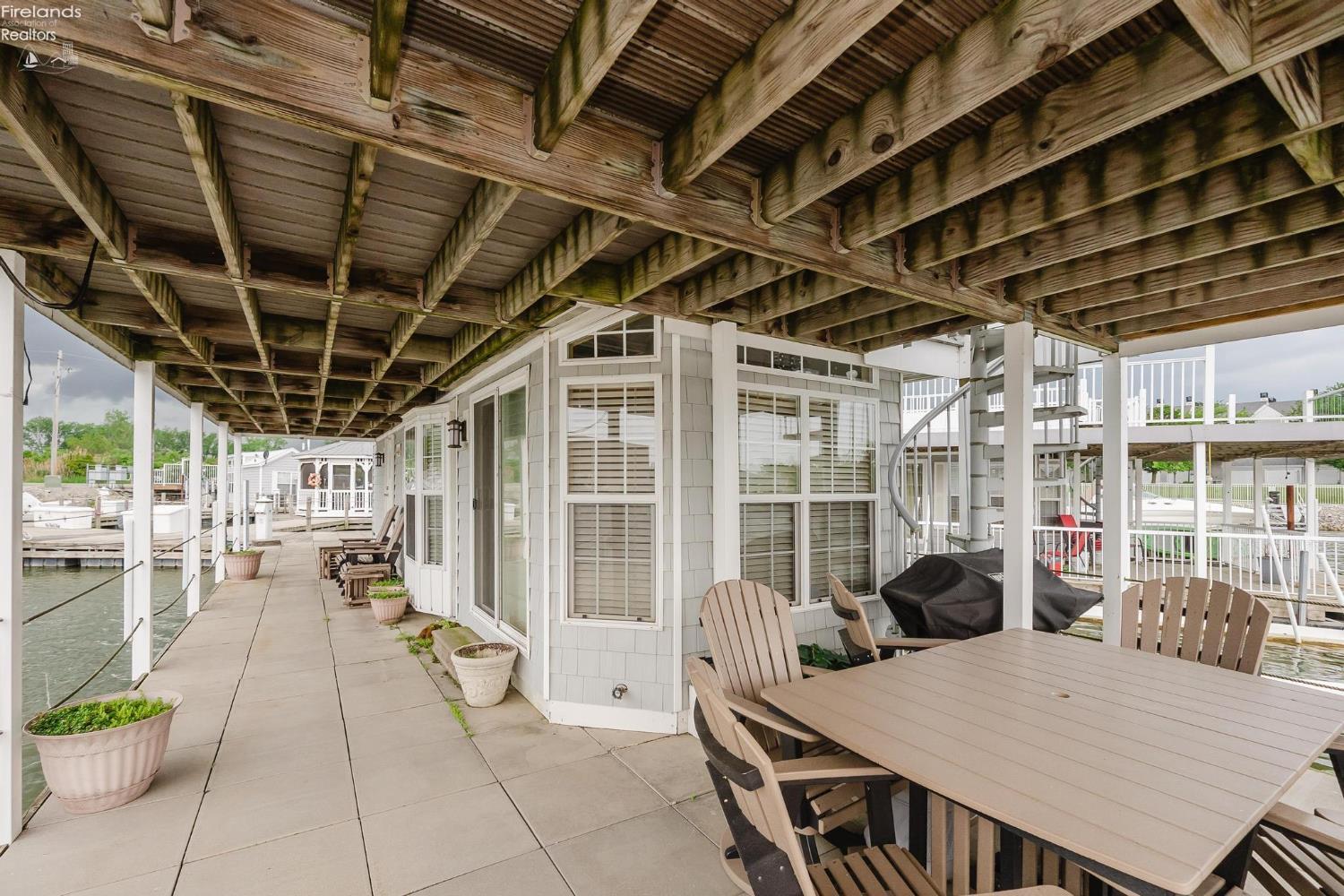 1805 W Lakeshore Drive
