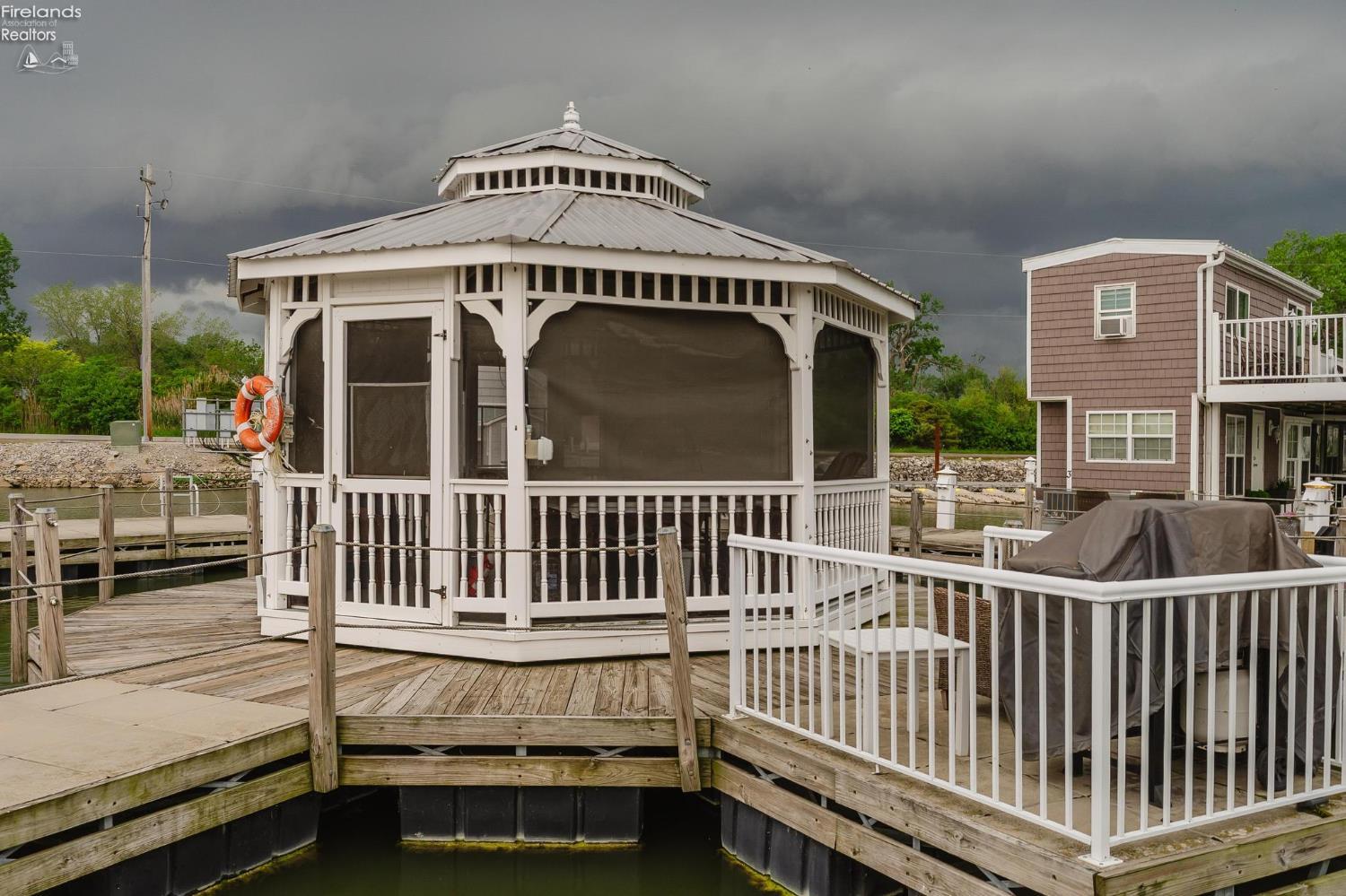 1805 W Lakeshore Drive
