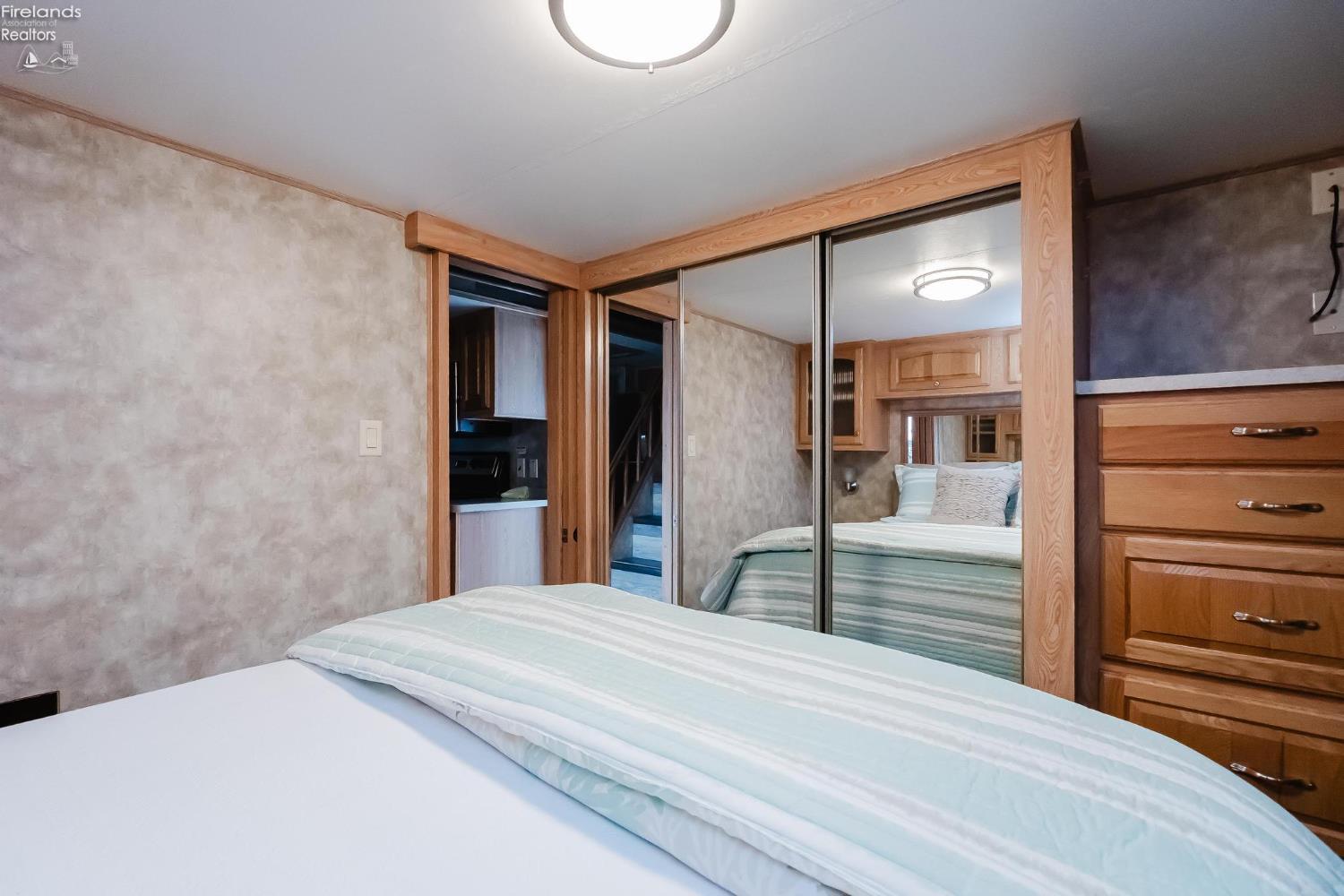 1805 W Lakeshore Drive