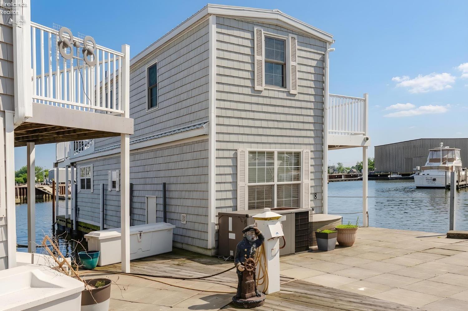 1805 W Lakeshore Drive