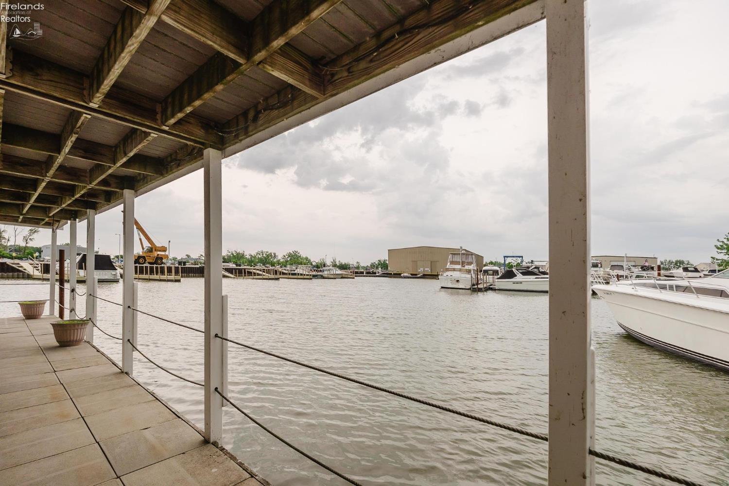 1805 W Lakeshore Drive