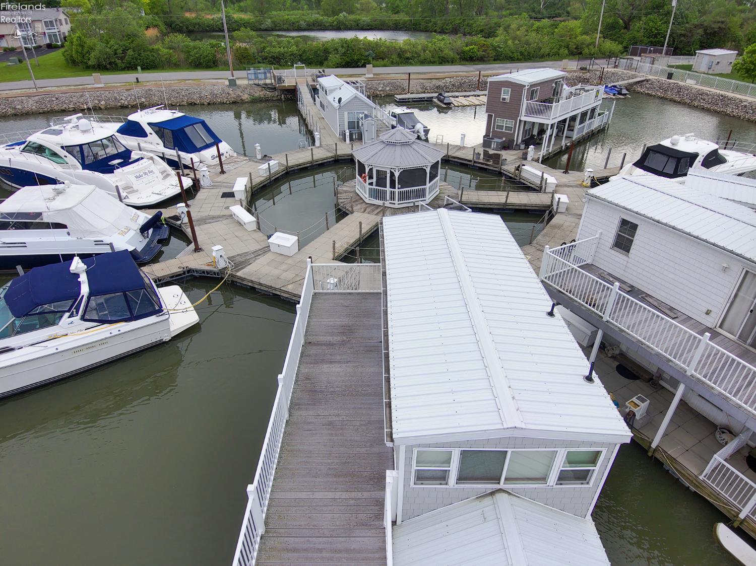 1805 W Lakeshore Drive