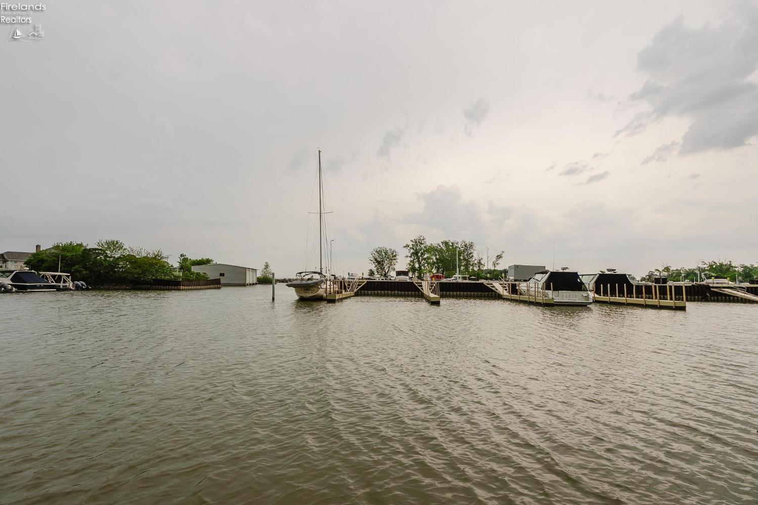 1805 W Lakeshore Drive