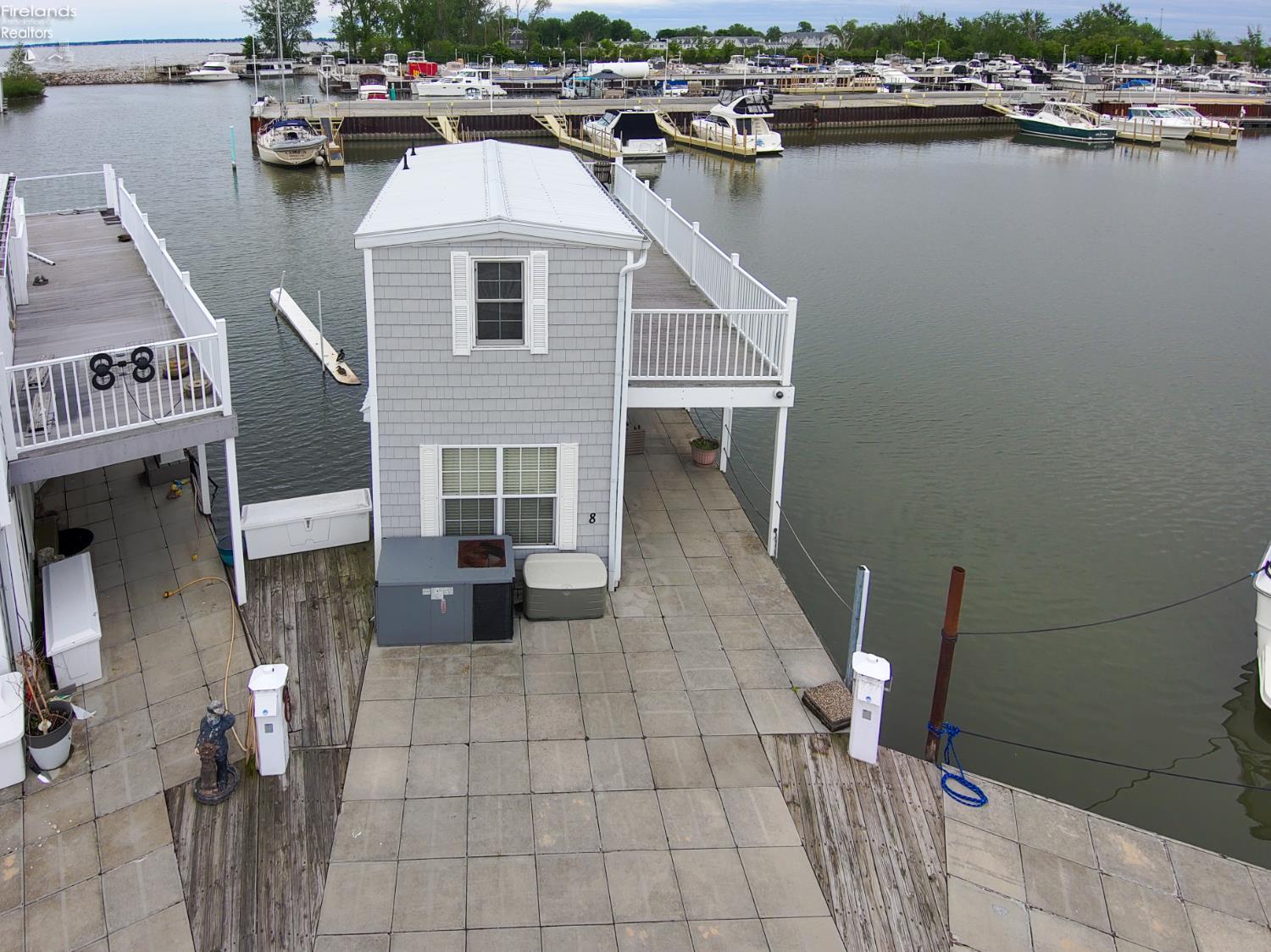 1805 W Lakeshore Drive