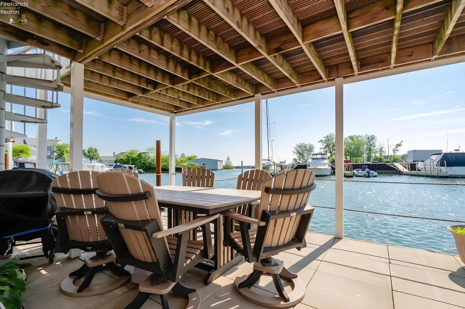 1805 W Lakeshore Drive