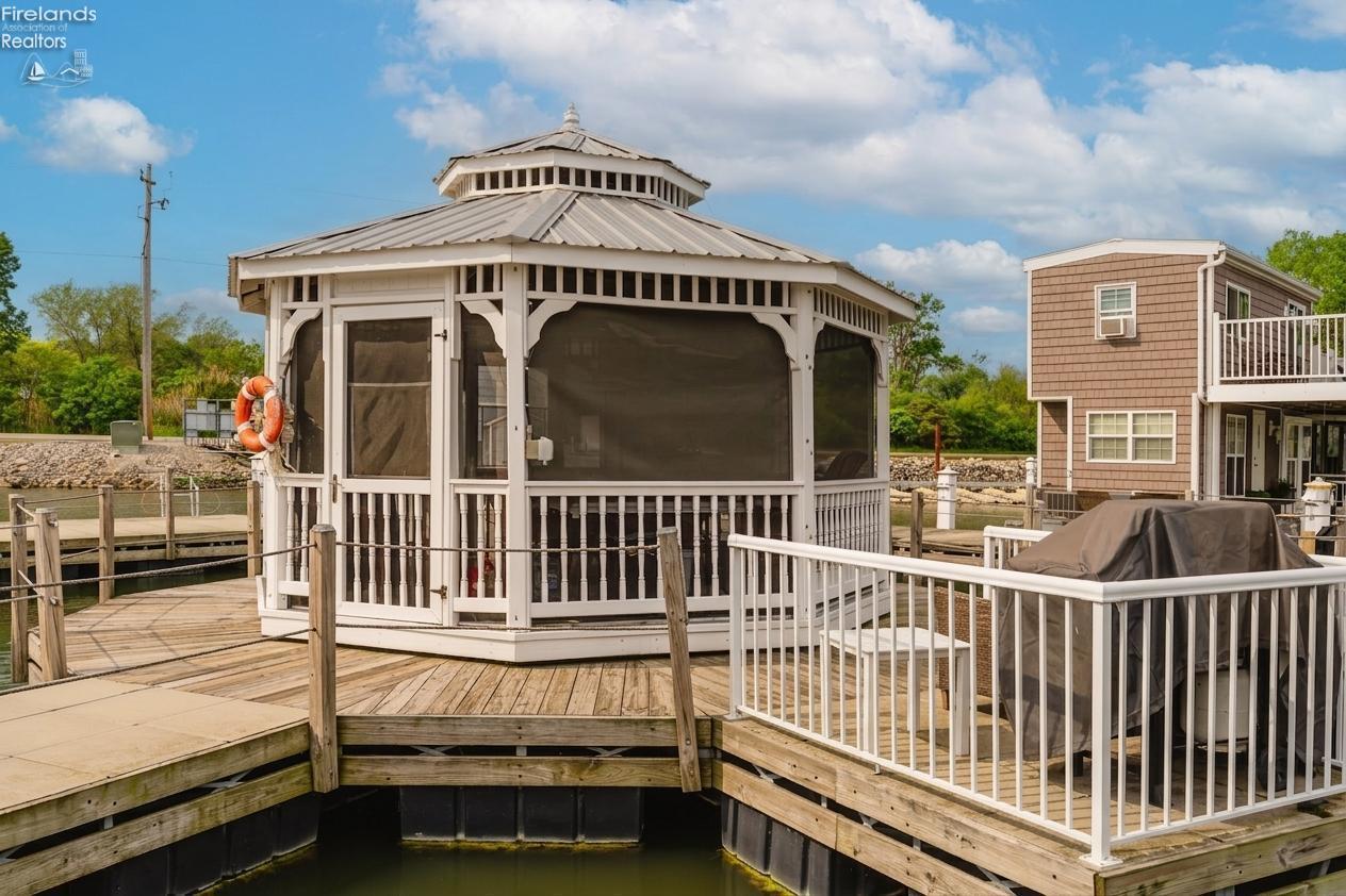 1805 W Lakeshore Drive