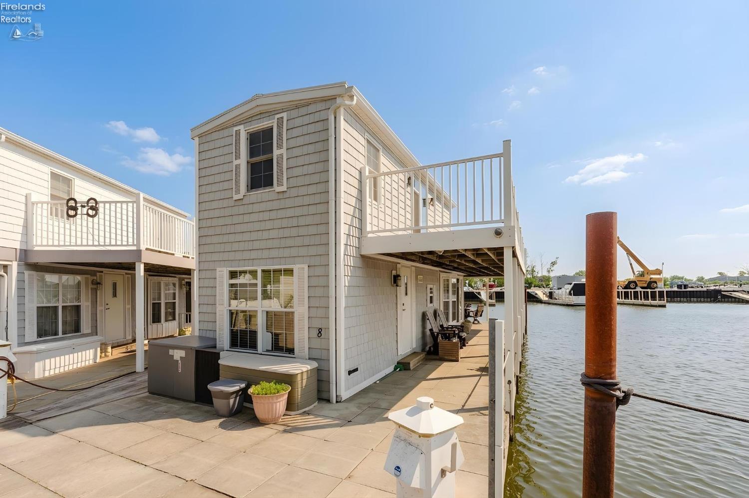 1805 W Lakeshore Drive