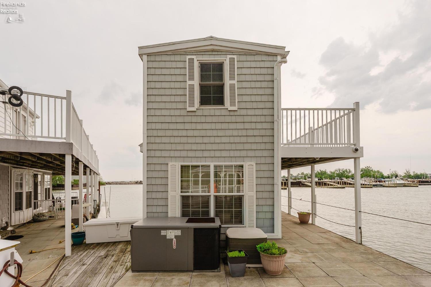 1805 W Lakeshore Drive