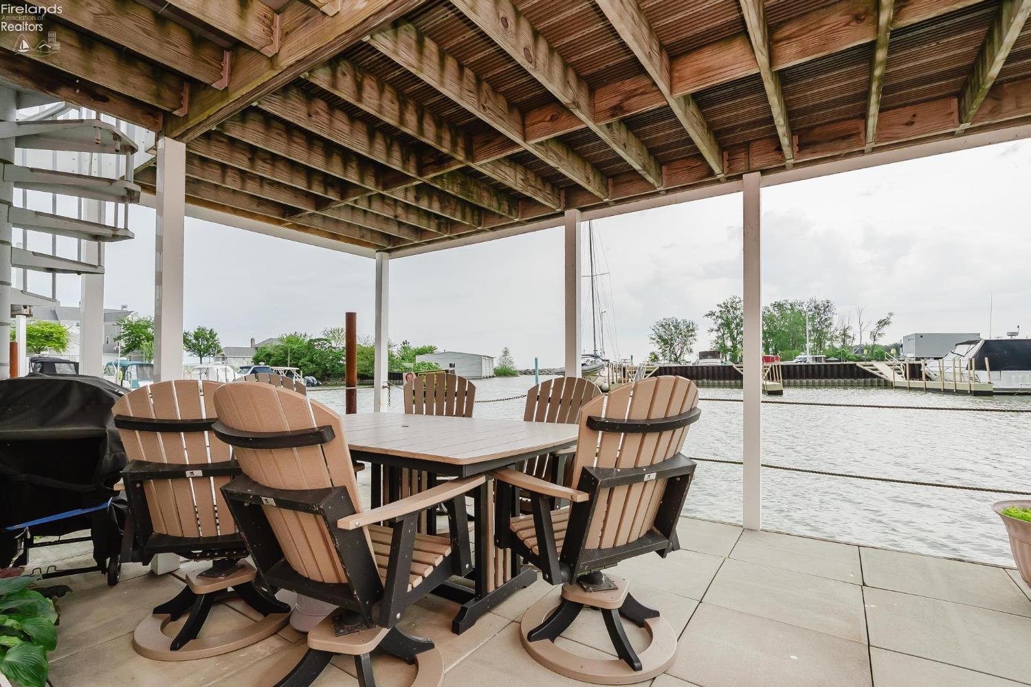 1805 W Lakeshore Drive