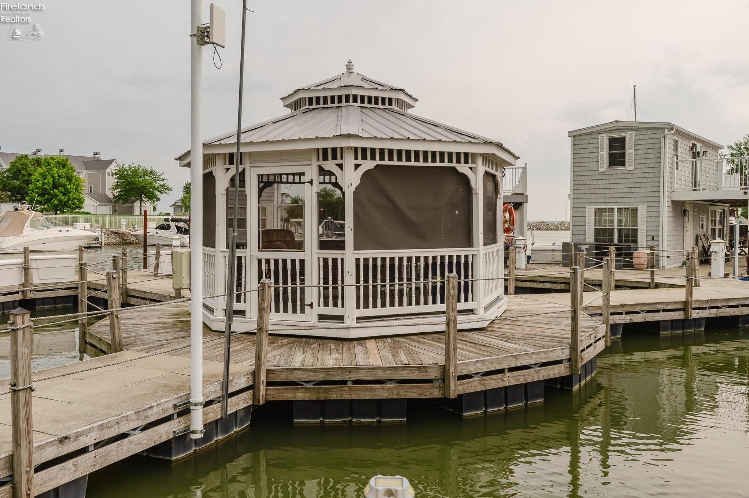 1805 W Lakeshore Drive