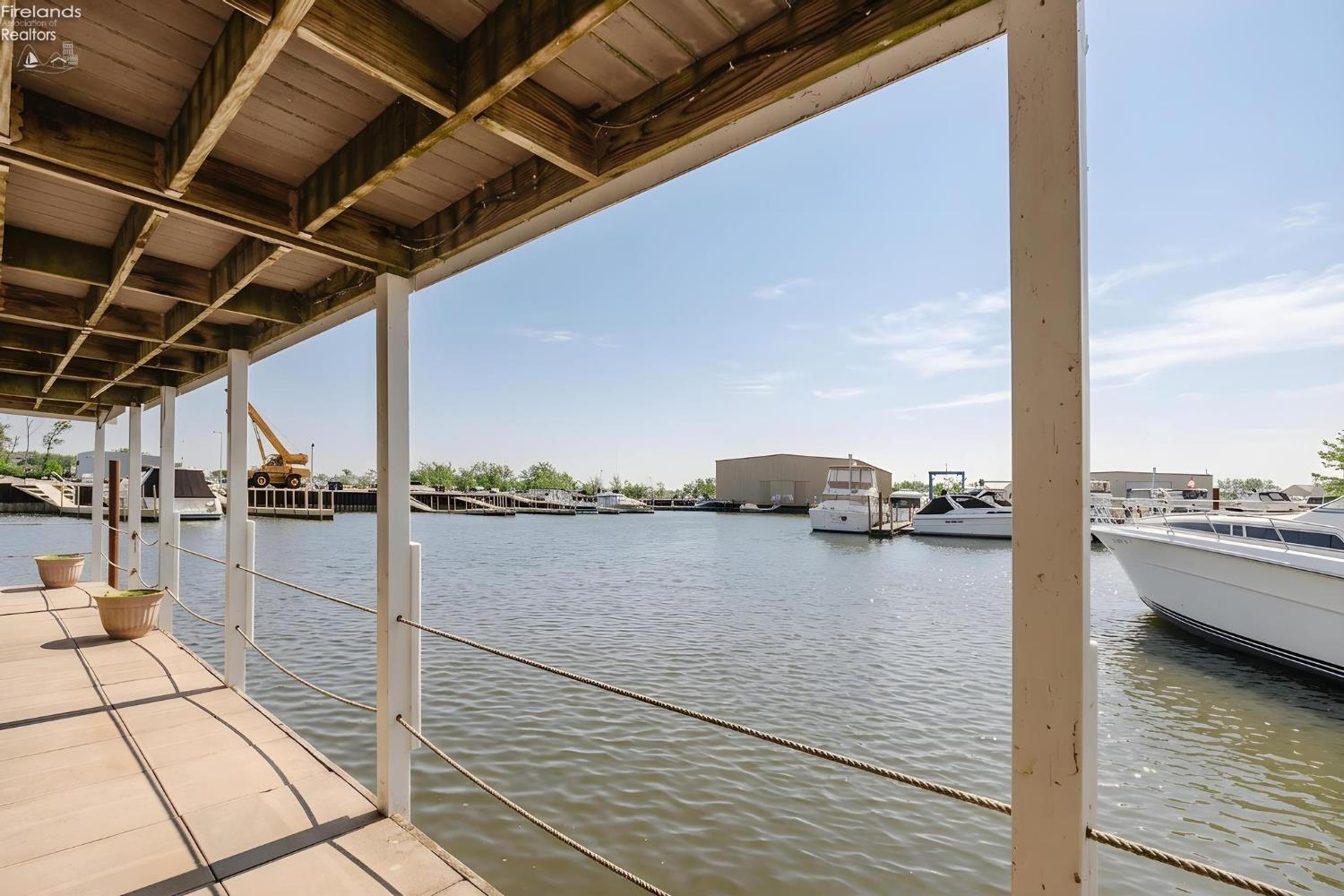 1805 W Lakeshore Drive