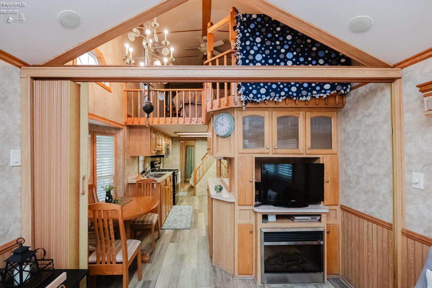 1805 W Lakeshore Drive