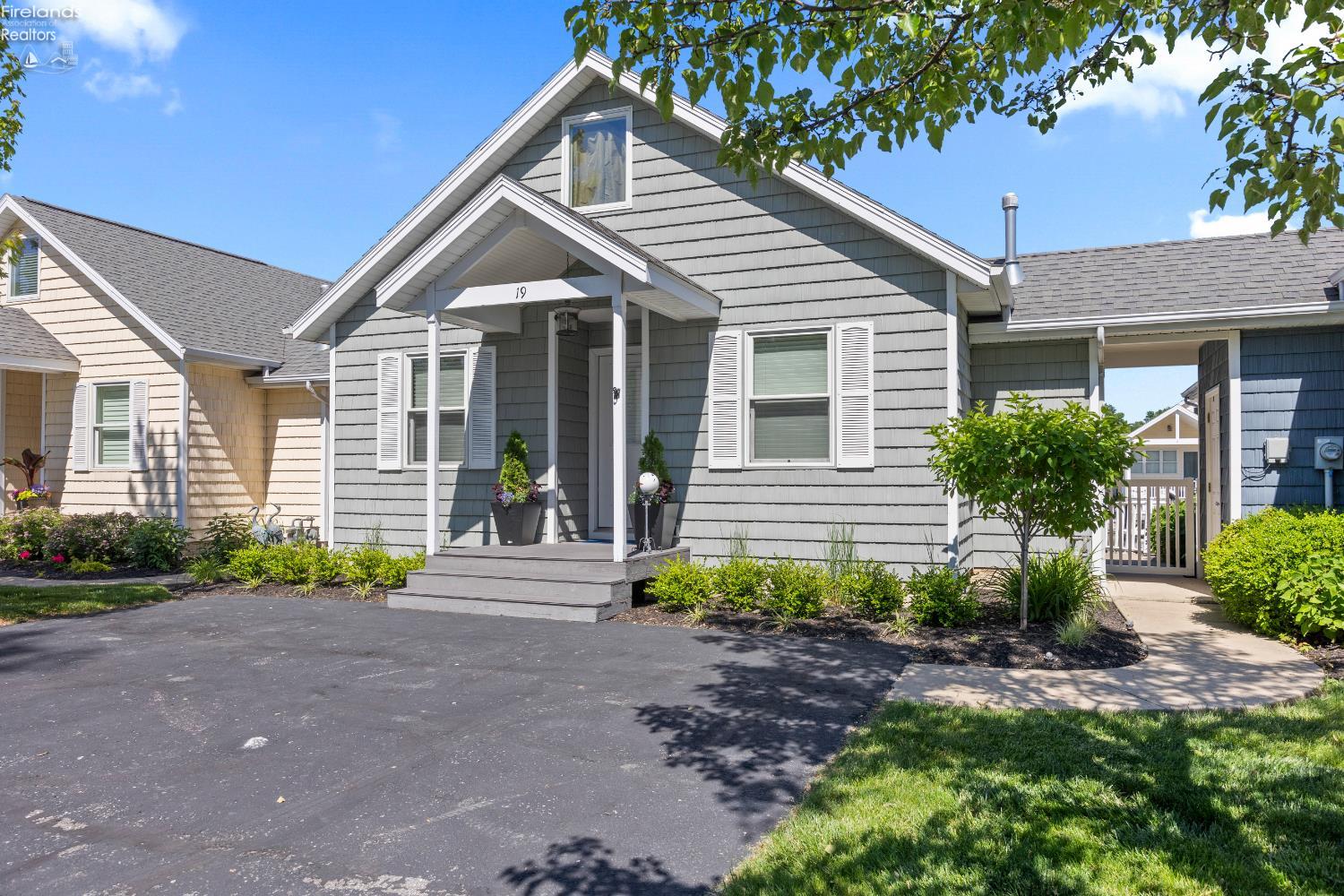 9886 E Bayshore Road 19