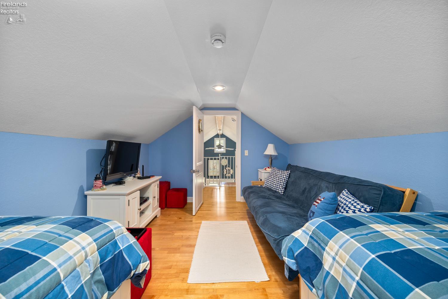 9886 E Bayshore Road 19