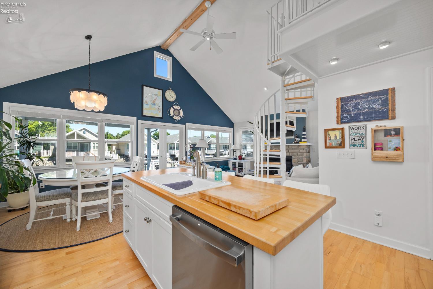 9886 E Bayshore Road 19