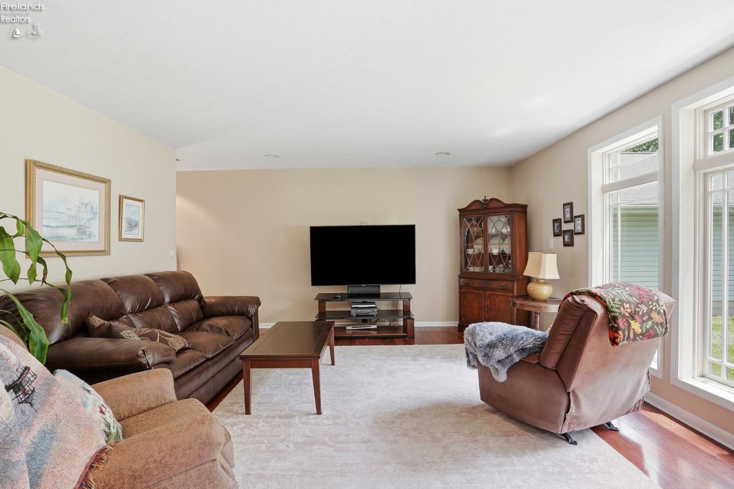 3594 S Memorial Shoreway Drive