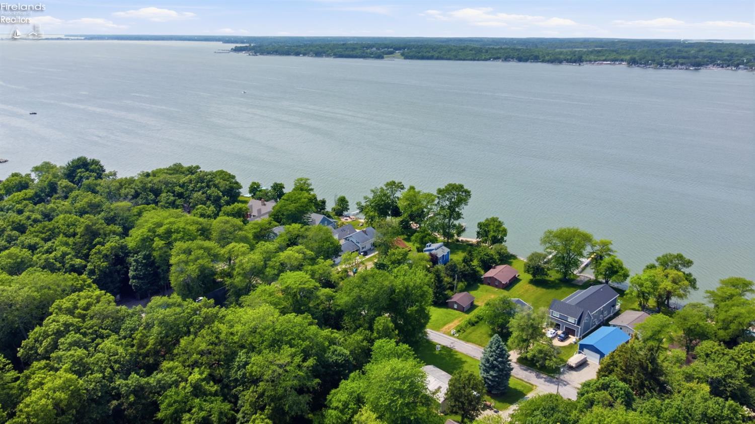 3594 S Memorial Shoreway Drive