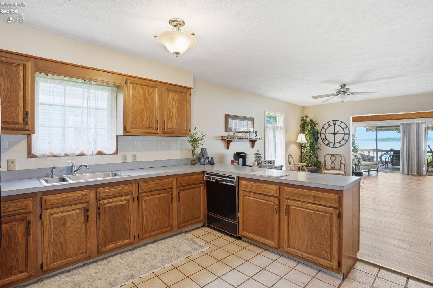 3594 S Memorial Shoreway Drive