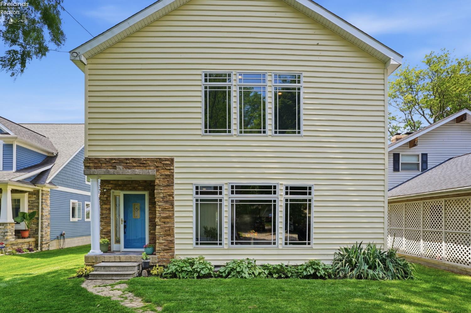 3594 S Memorial Shoreway Drive