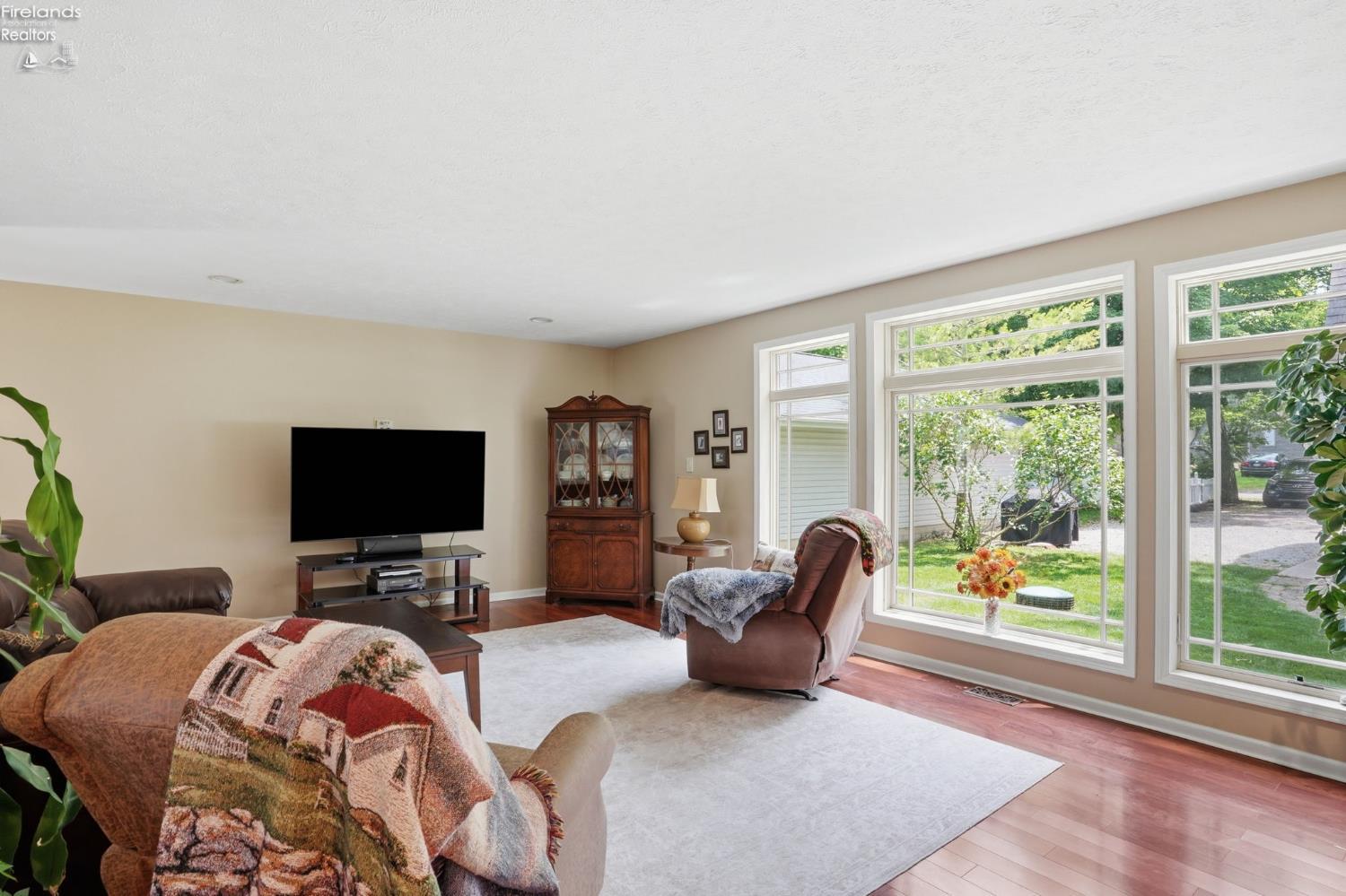 3594 S Memorial Shoreway Drive