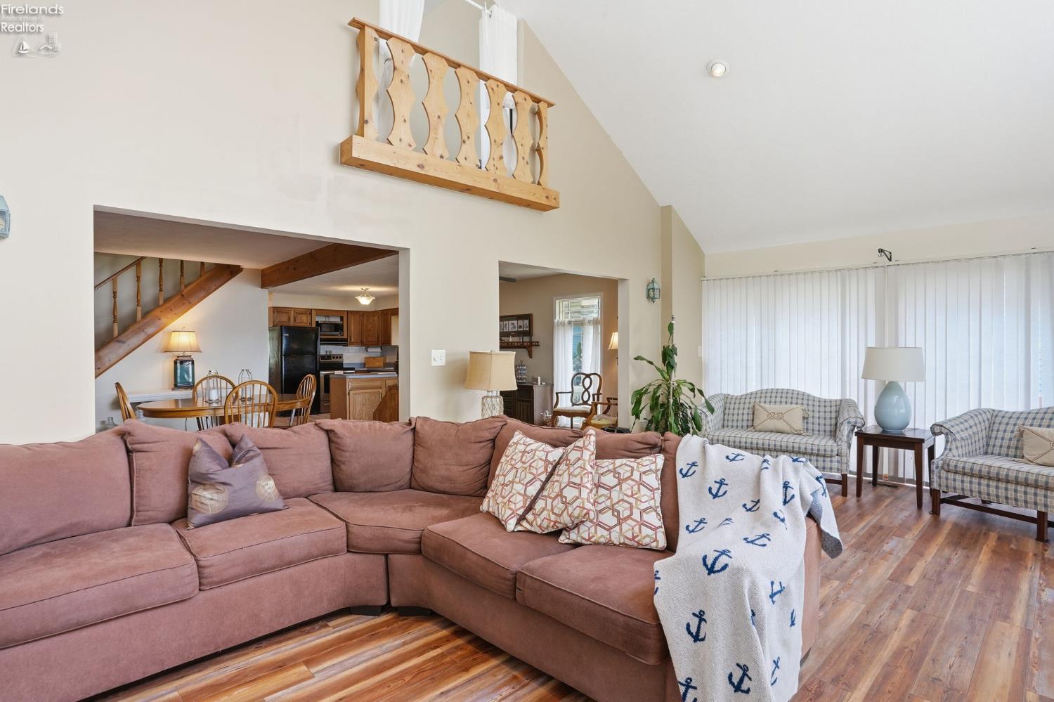 3594 S Memorial Shoreway Drive