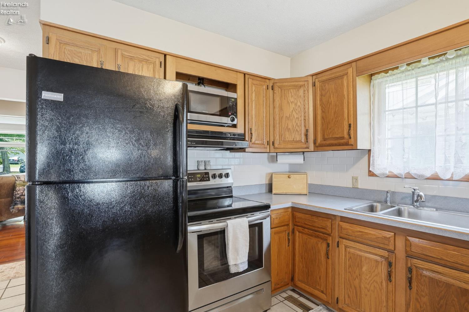 3594 S Memorial Shoreway Drive