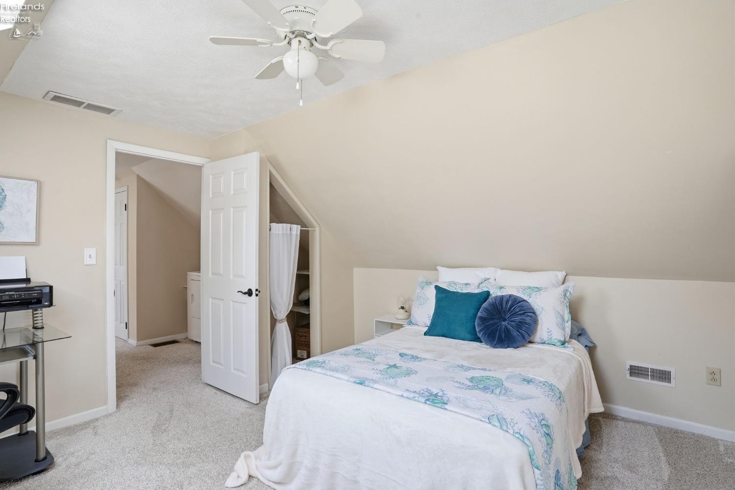 3594 S Memorial Shoreway Drive