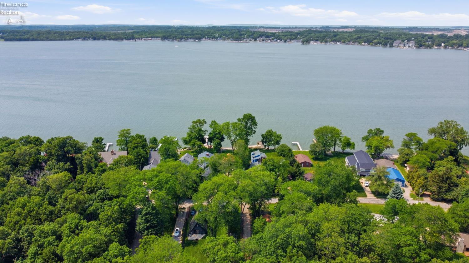 3594 S Memorial Shoreway Drive