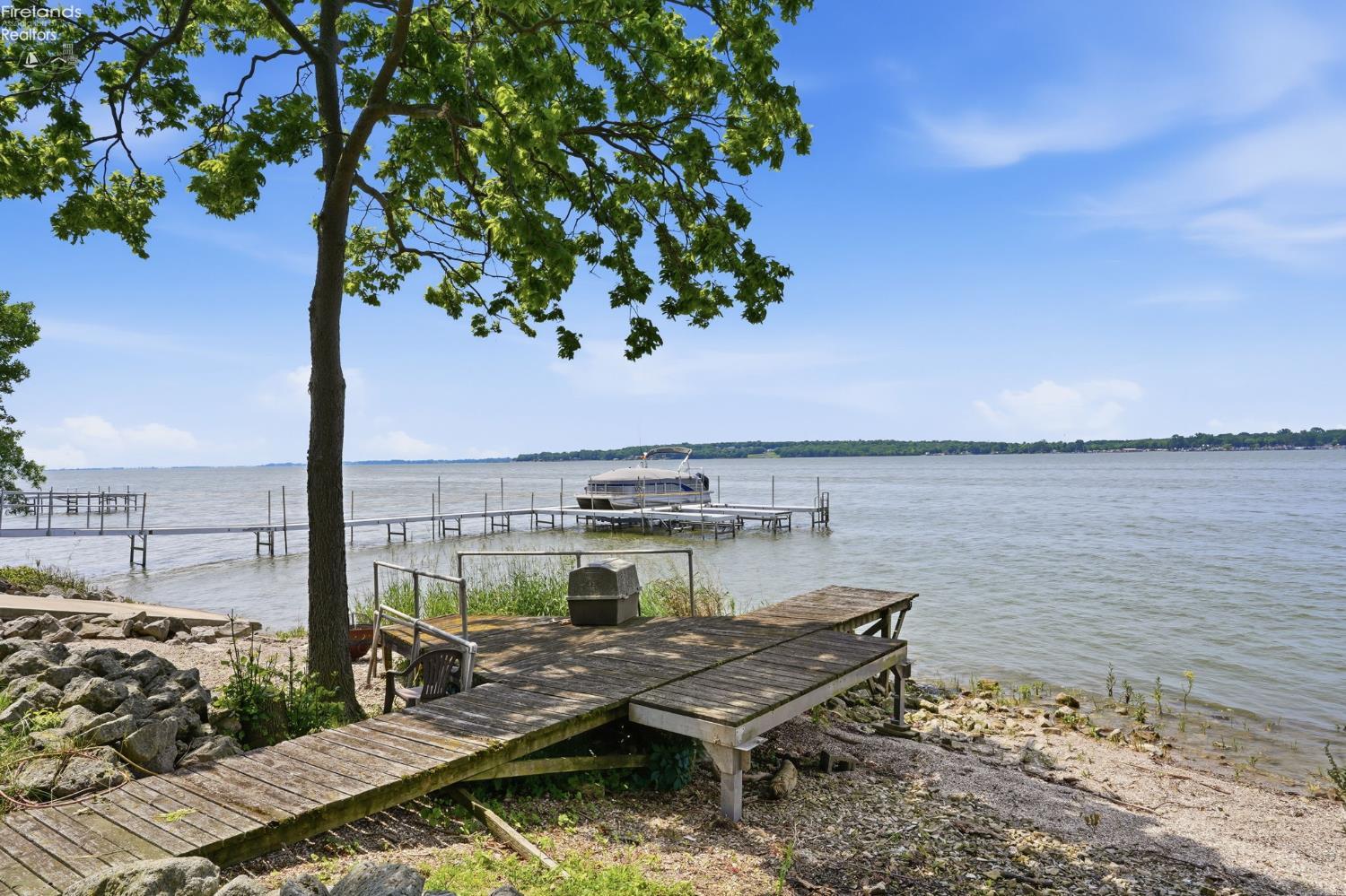 3594 S Memorial Shoreway Drive