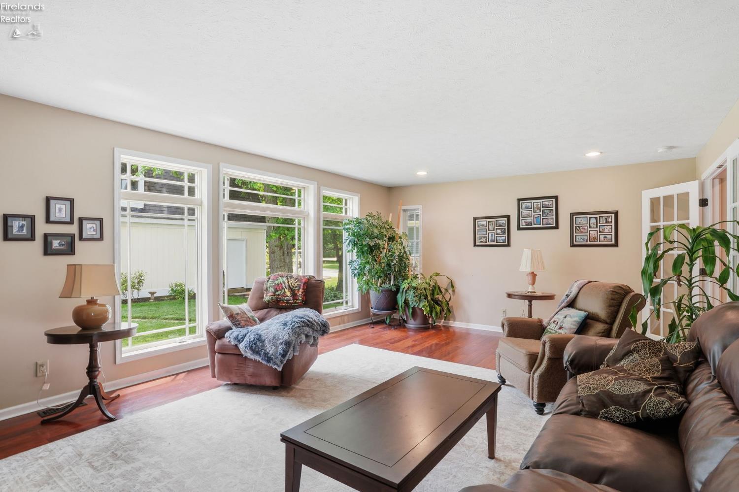 3594 S Memorial Shoreway Drive