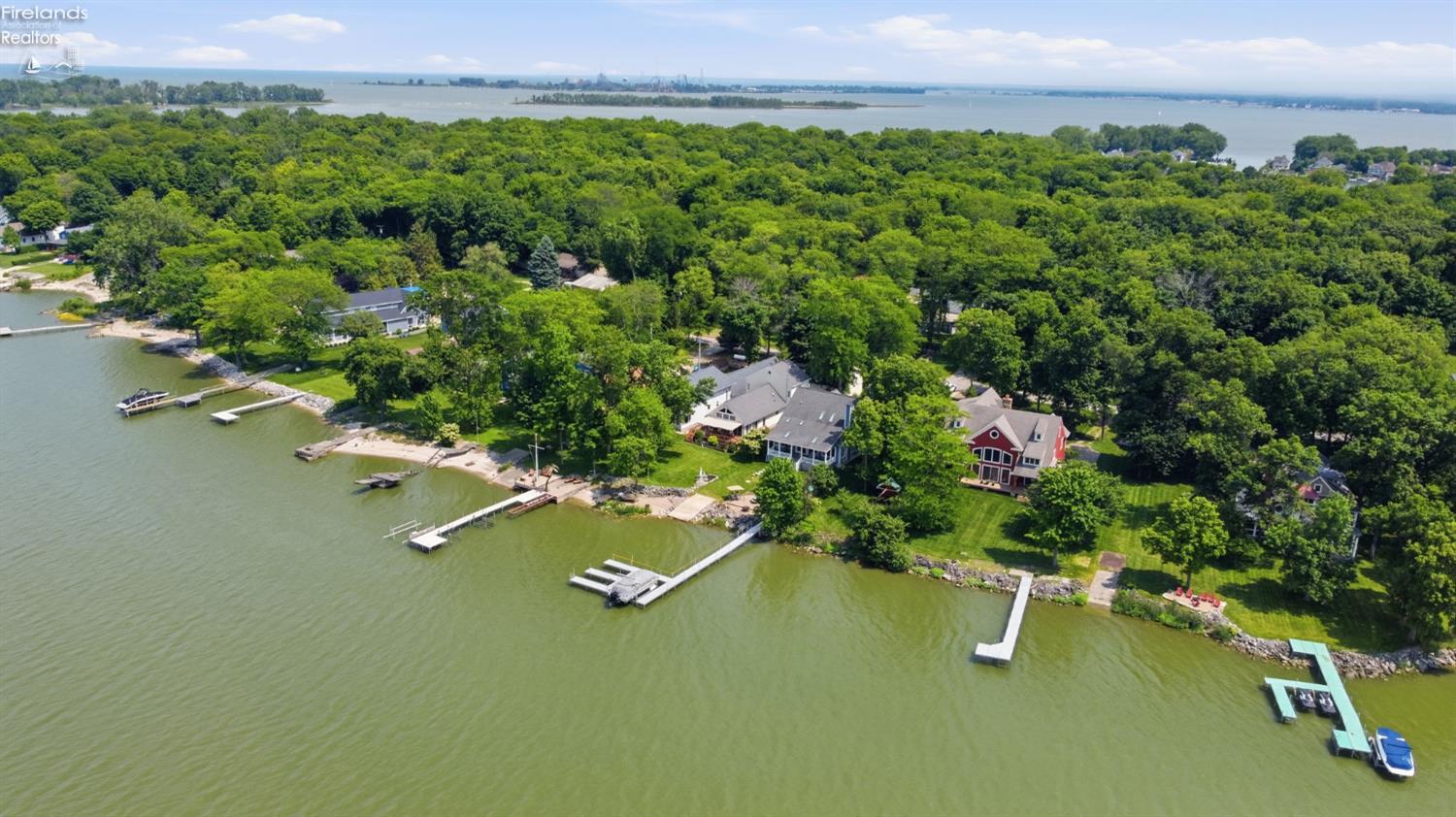 3594 S Memorial Shoreway Drive