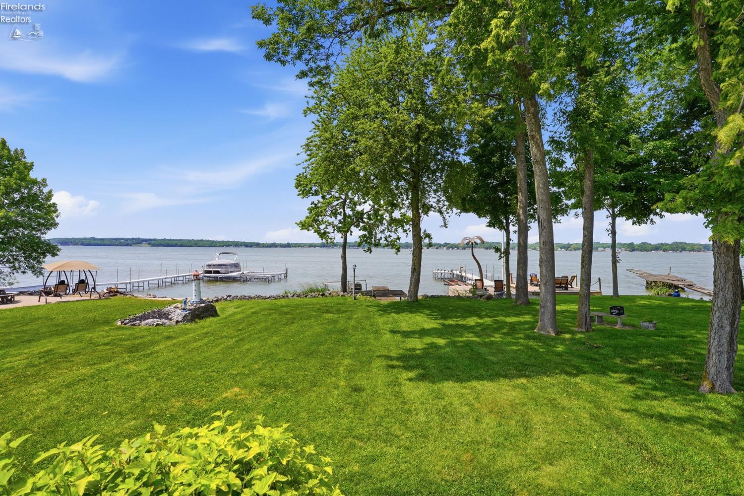 3594 S Memorial Shoreway Drive