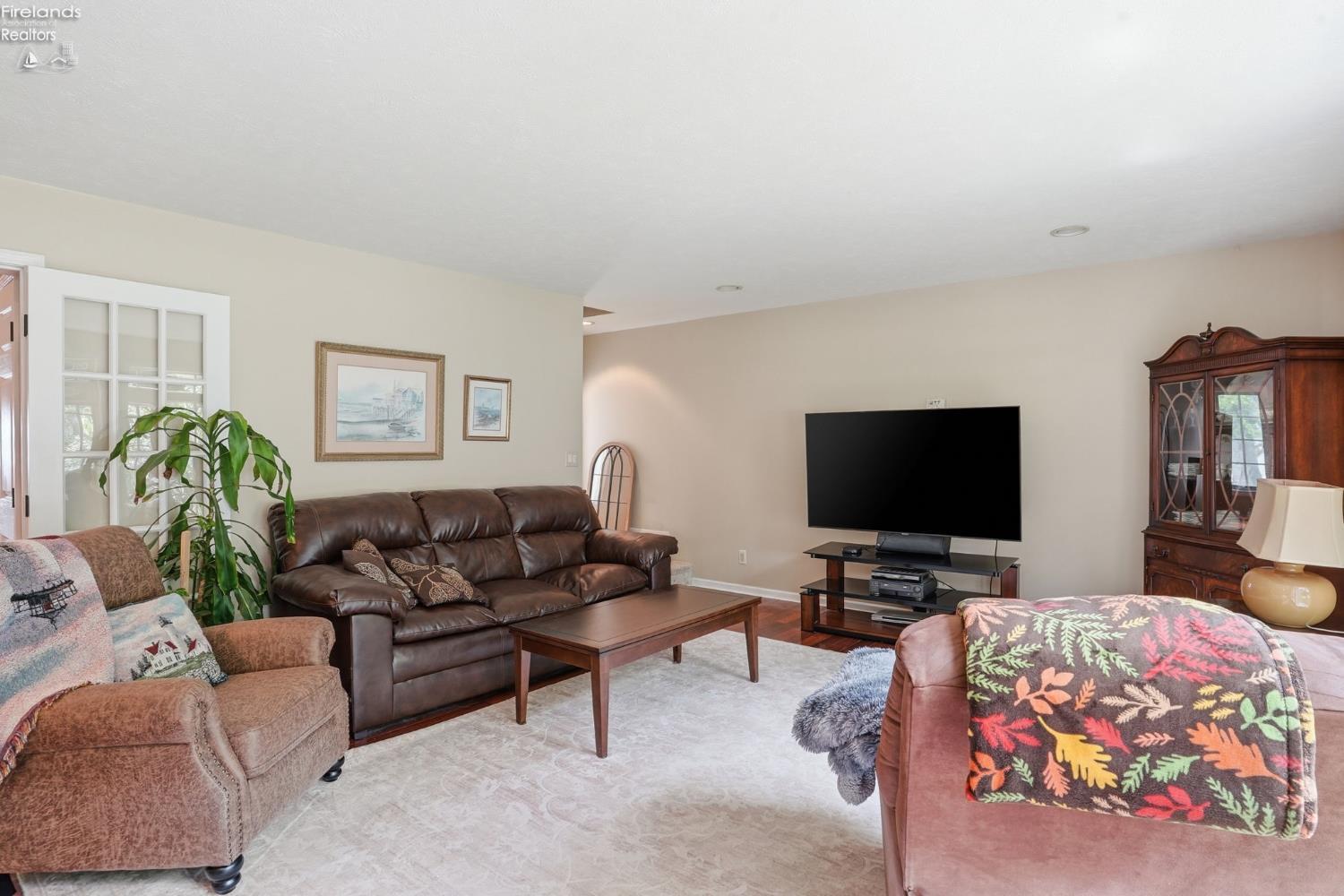 3594 S Memorial Shoreway Drive