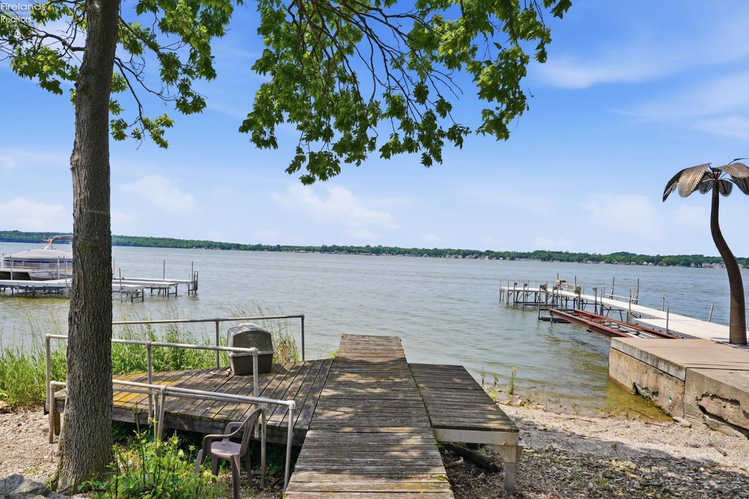 3594 S Memorial Shoreway Drive